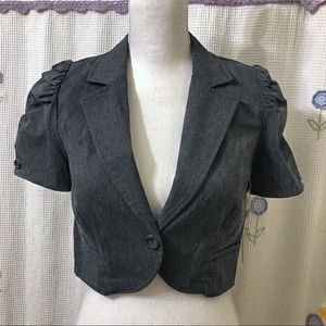 NWT 🖤 Fashionable Ladies Cropped Blazer